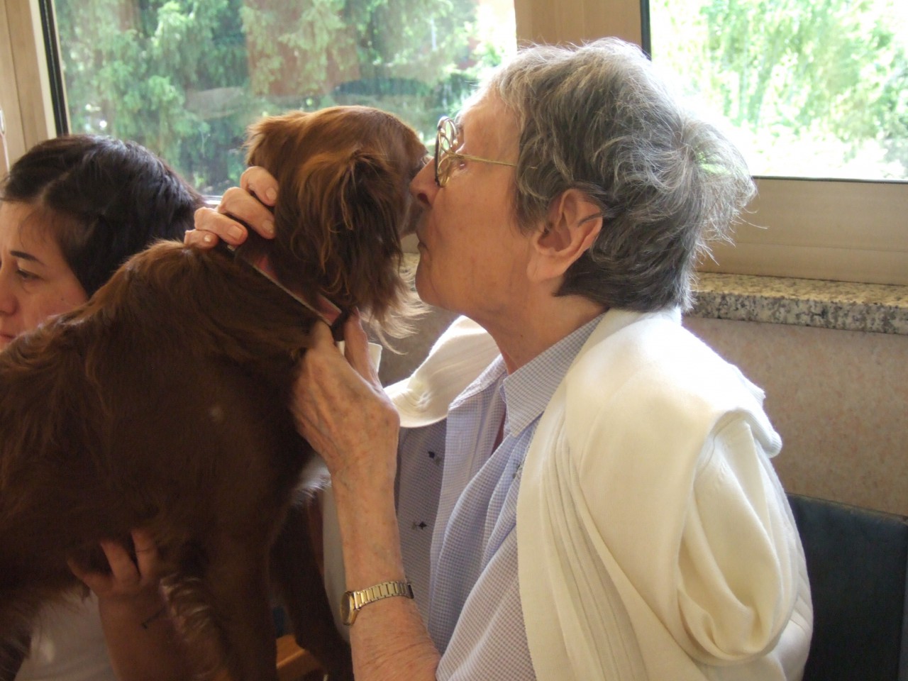 Ospiti, coccole,… con Luna nel reparto Lourdes